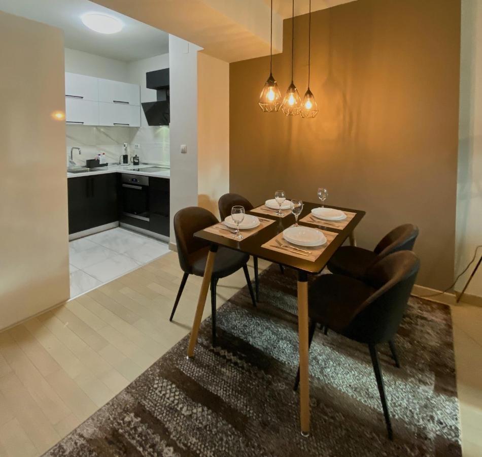 Stylish Apartment, Skopje Centre - Private Parking - Panoramic Views エクステリア 写真