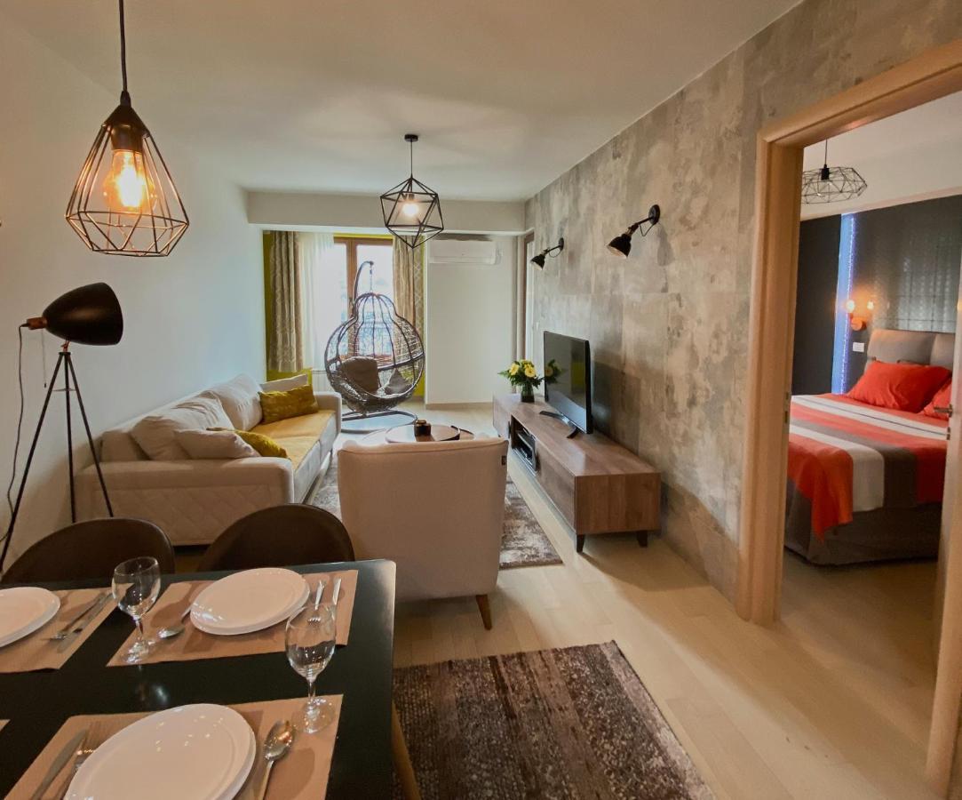 Stylish Apartment, Skopje Centre - Private Parking - Panoramic Views エクステリア 写真