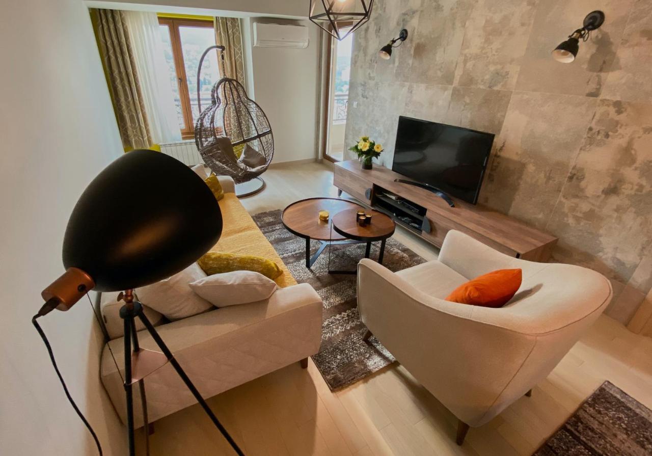 Stylish Apartment, Skopje Centre - Private Parking - Panoramic Views エクステリア 写真