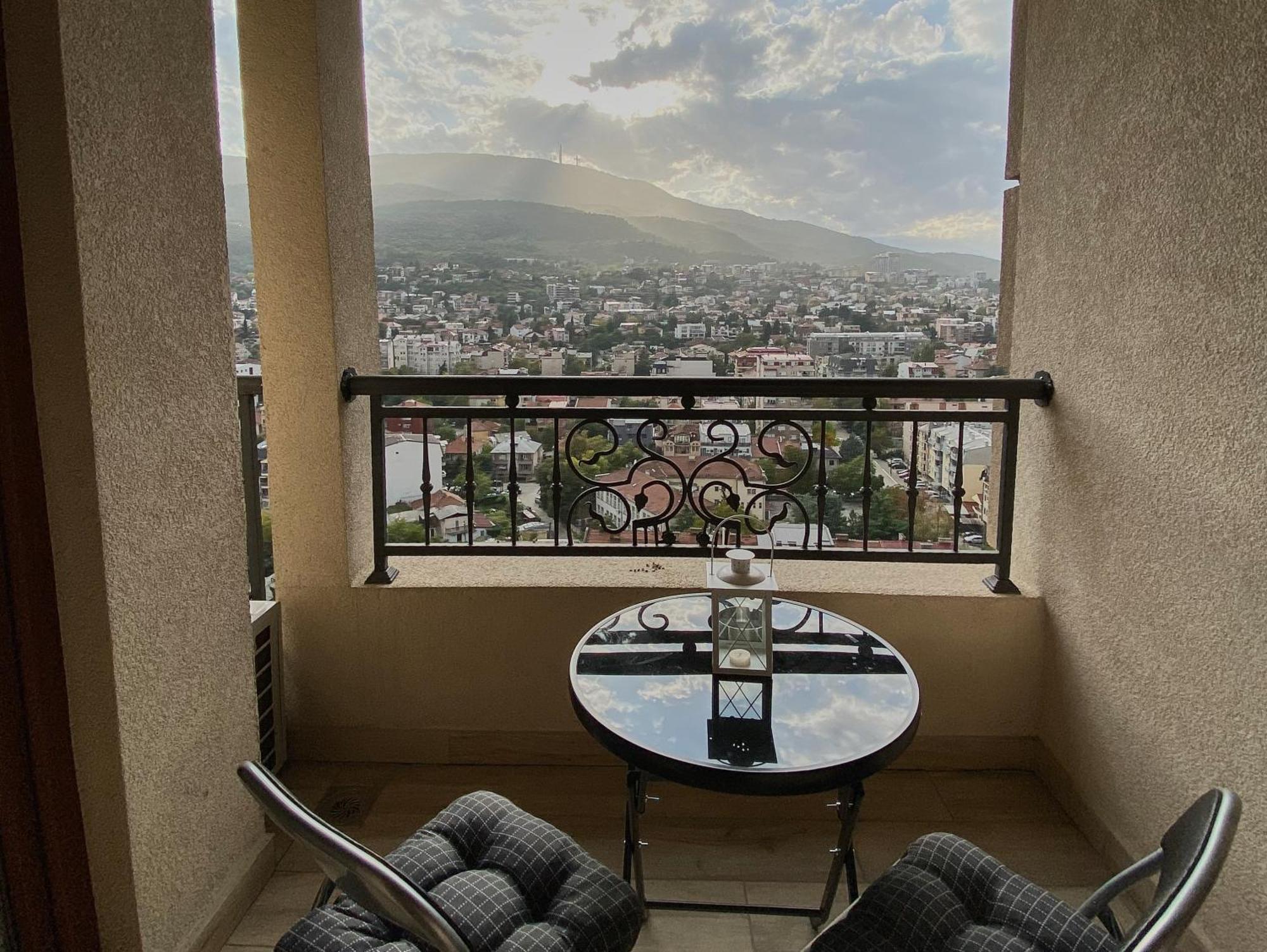 Stylish Apartment, Skopje Centre - Private Parking - Panoramic Views エクステリア 写真